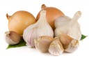 Mangiare aglio e cipolla crudi aiuta contro i tumori